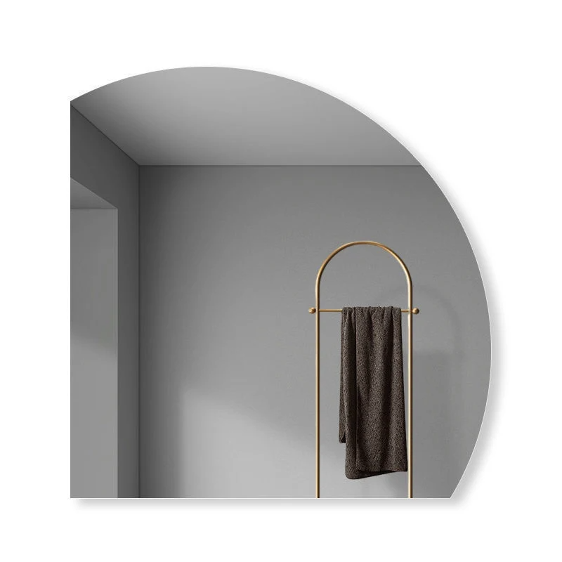 Nordic Brushed Golden Metal Frame ตกแต่งห้องน้ำกระจกติดผนังแนวนอนไม่สม่ำเสมอ