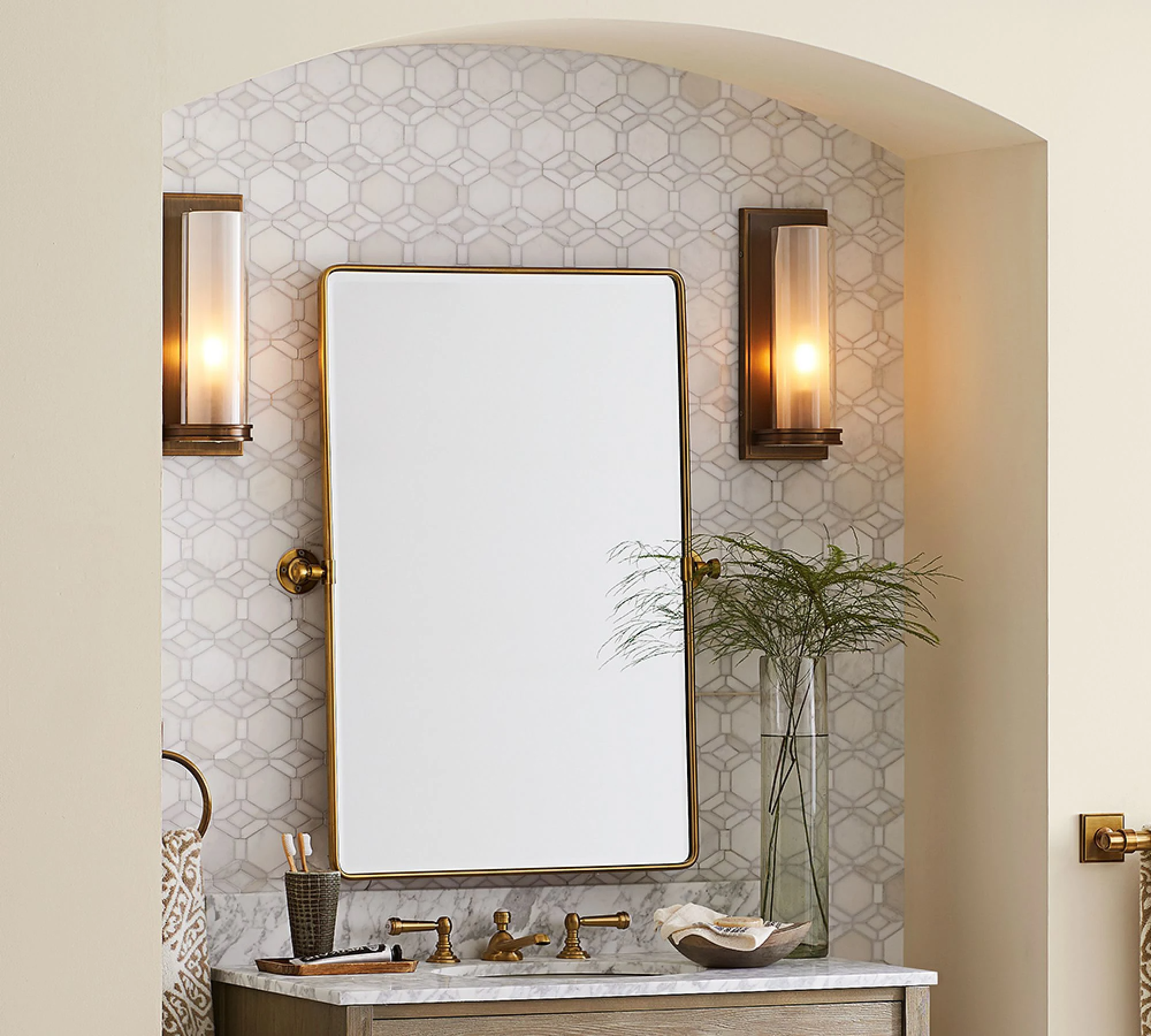 ผู้ผลิตกระจกกันฝ้าที่ดีที่สุดสำหรับห้องน้ำ Square Frameless Mirrors